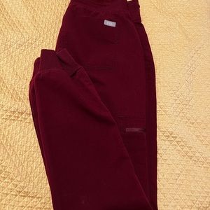 Figs Zamora burgundy scrub pant